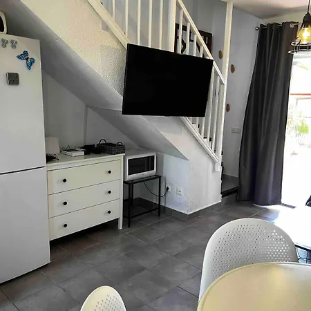 Beautiful House With Swimming Pool Apartment *